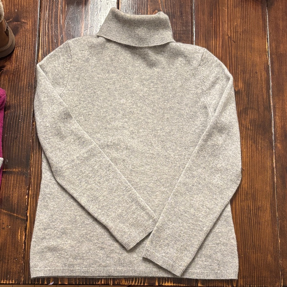 Women's Gray Turtleneck Cashmere Sweater